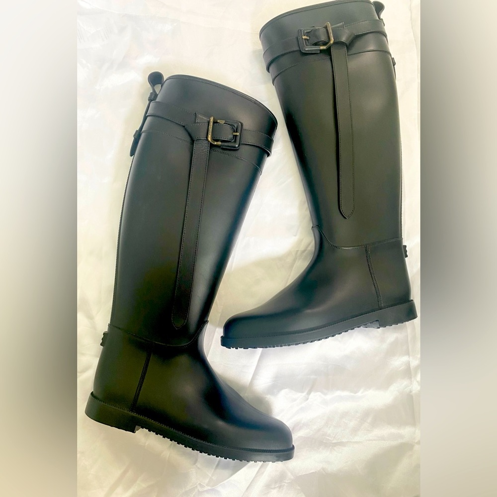 Burberry black rubber rain boots in a size 37